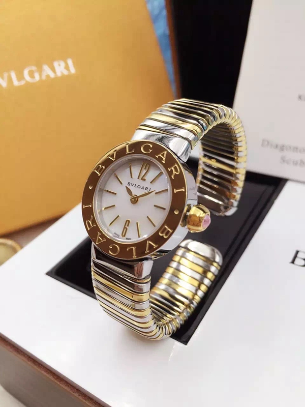 ブルガリ時計正面デザイン